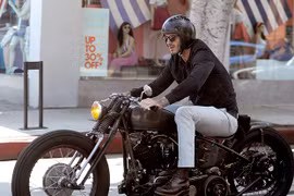 Beckham phóng "xế nổ" như tài tử Hollywood trên đất Mỹ