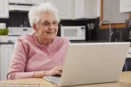 Sử dụng Internet có lợi cho sức khoẻ người cao tuổi