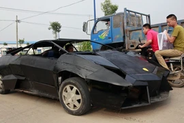 Siêu bò Lamborghini Reventon kiểu "nhà nông"