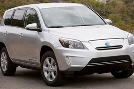 Xe hơi động cơ điện không được Toyota "ưu ái"