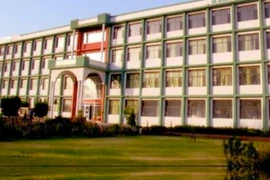 Cha giả chết để con gái được vào đại học