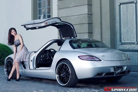 Ngắm "chân dài" thướt tha bên Inden Design Mercedes SLS AMG