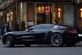 Ngất ngây trước vẻ đẹp của Aston Martin One-77 trên đường phố