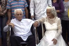 Cụ ông 103 tuổi tổ chức lễ cưới với cụ bà 99 tuổi sau 80 năm chung sống