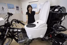 Choáng với xe máy chạy bằng... phân