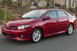 Toyota ra lệnh thu hồi Corolla và Sienna 