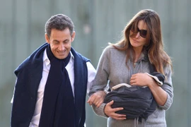 Tổng thống Sarkozy đánh bóng hình ảnh bằng con gái 12 ngày tuổi?