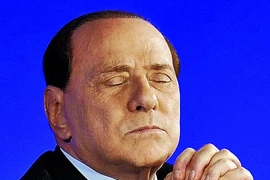 Thủ tướng Ý Silvio Berlusconi... ngủ gật trước các nỗ lực của G20 