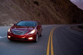 Huyndai thu hồi Santa Fe và Sonata vì lỗi túi khí