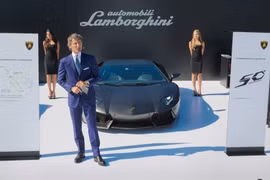 Siêu "bò" Lamborghini chuẩn bị sinh nhật 50 tuổi hoành tráng 