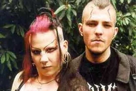 Giết, uống máu bạn theo lệnh của quỷ Satăng?