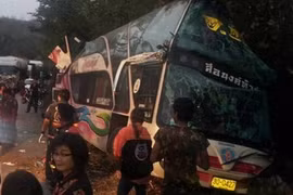  Tai nạn xe buýt làm 13 học sinh thiệt mạng ở Thái Lan 