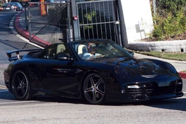 Điểm danh bộ sưu tập xế hộp khổng lồ của David Beckham