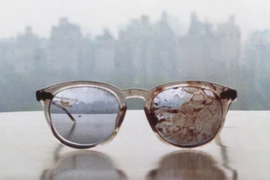 Vợ John Lennon tung ảnh kỷ vật đẫm máu của chồng
