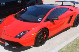 Nữ sinh 15 tuổi lái Lamborghini cực độc đến trường