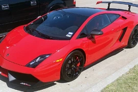 Nữ sinh 15 tuổi lái Lamborghini cực độc đến trường