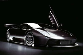 Thêm một siêu xe "về với cát bụi"