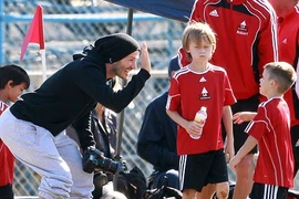 Becks làm huấn luyện viên cho đội bóng nhí của con