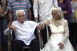 Cụ ông 103 tuổi tổ chức lễ cưới với cụ bà 99 tuổi sau 80 năm chung sống