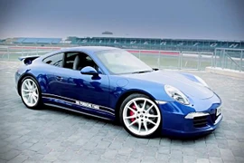 Mãn nhãn với Porsche 911 phiên bản Facebook