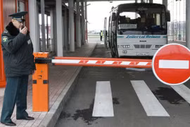 Trạm kiểm soát biên giới của Nga trúng đạn pháo bắn từ Ukraine 