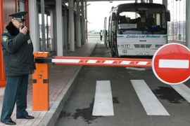 Trạm kiểm soát biên giới của Nga trúng đạn pháo bắn từ Ukraine 