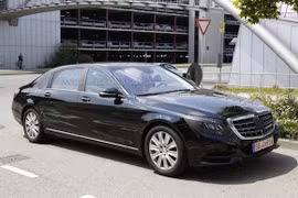 Lộ “ảnh nóng” của Mercedes-Benz S-Class Pullman 2015