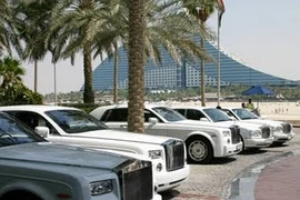 Hơn 3000 siêu xe bị các đại gia dầu mỏ bỏ rơi