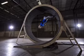 Người đầu tiên chiến thắng trọng lực, chạy trong vòng tròn 360 độ