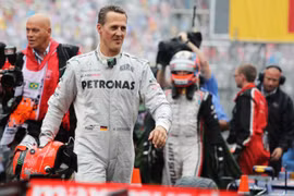 Mercedes tuyên bố vẫn tiếp tục hợp đồng với Micheal Schumacher