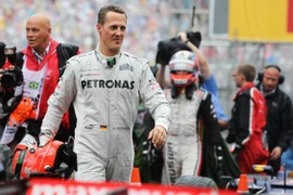 Mercedes tuyên bố vẫn tiếp tục hợp đồng với Micheal Schumacher