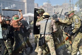 Đụng độ ác liệt giữa cảnh sát và người biểu tình ở Kiev