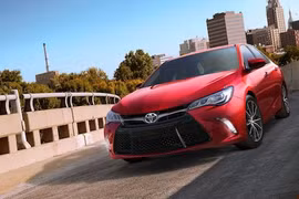 Toyota Camry 2015 sẽ có giá khởi điểm từ 22.970 USD