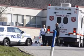 Thiếu niên cầm dao đâm bị thương 20 người ở trường trung học 