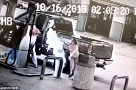 Chồng hút thuốc ở trạm xăng, vô tình đốt cháy vợ