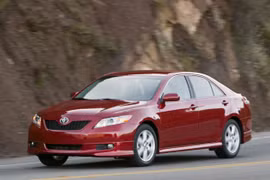 Xe tăng tốc đột ngột đâm chết người, Toyota bồi thường 3 triệu USD