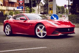 Siêu xe Ferrari được bán đấu giá gây quỹ cứu trợ
