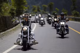 Hơn 1000 dân chơi Trung Quốc diễu hành Harley Davidson