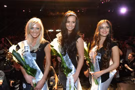 "Đã mắt" với những "người đẹp xế độ" nóng bỏng