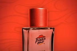 Nước hoa mang mùi bánh pizza của thương hiệu Pizza Hut