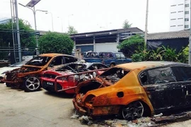 Lamborghini, Ferrari, Bentley cùng nhau "chết cháy"
