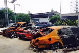 Lamborghini, Ferrari, Bentley cùng nhau "chết cháy"