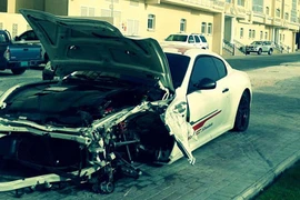 Maserati "nát bét đầu" sau tai nạn liên hoàn
