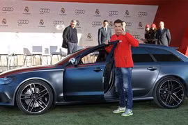 Cầu thủ Real Madrid nhận “quà” từ Audi