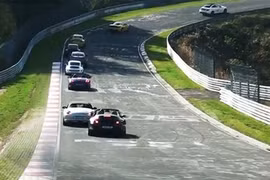 Tắc đường... ở trường đua Nurburgring
