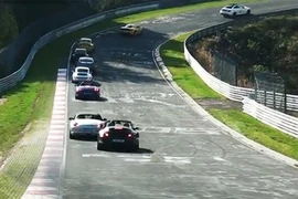 Tắc đường... ở trường đua Nurburgring