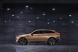 Mê mẩn với phiên bản nâng cấp của Jaguar C-X17 