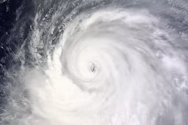 Siêu bão đổ bộ vào Nhật Bản, hàng trăm nghìn người phải sơ tán