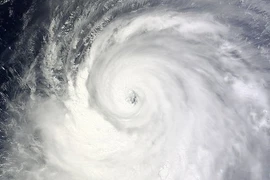 Siêu bão đổ bộ vào Nhật Bản, hàng trăm nghìn người phải sơ tán