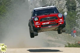 Nhãn hiệu MINI của BMW từ bỏ các giải đua thể thao